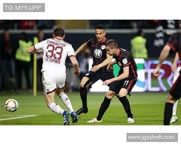 足球明星如何克服语言障碍在国际赛场上实现更好沟通与合作